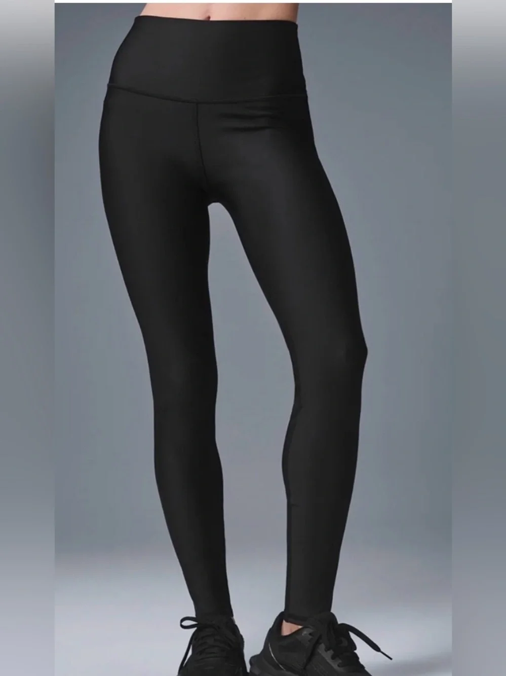 ALO High-Waist Airlift Legging in Black. Size Small